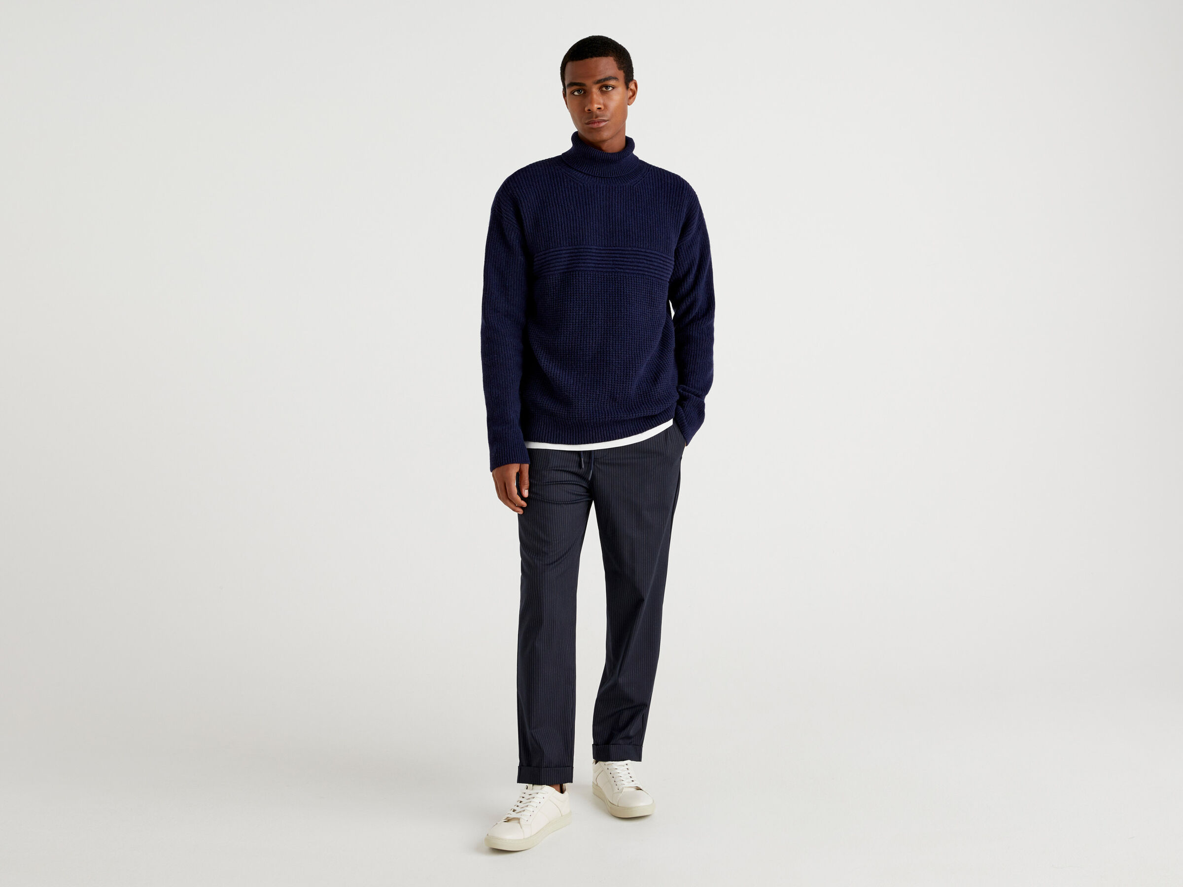 Straight leg trousers with drawstring image number 3