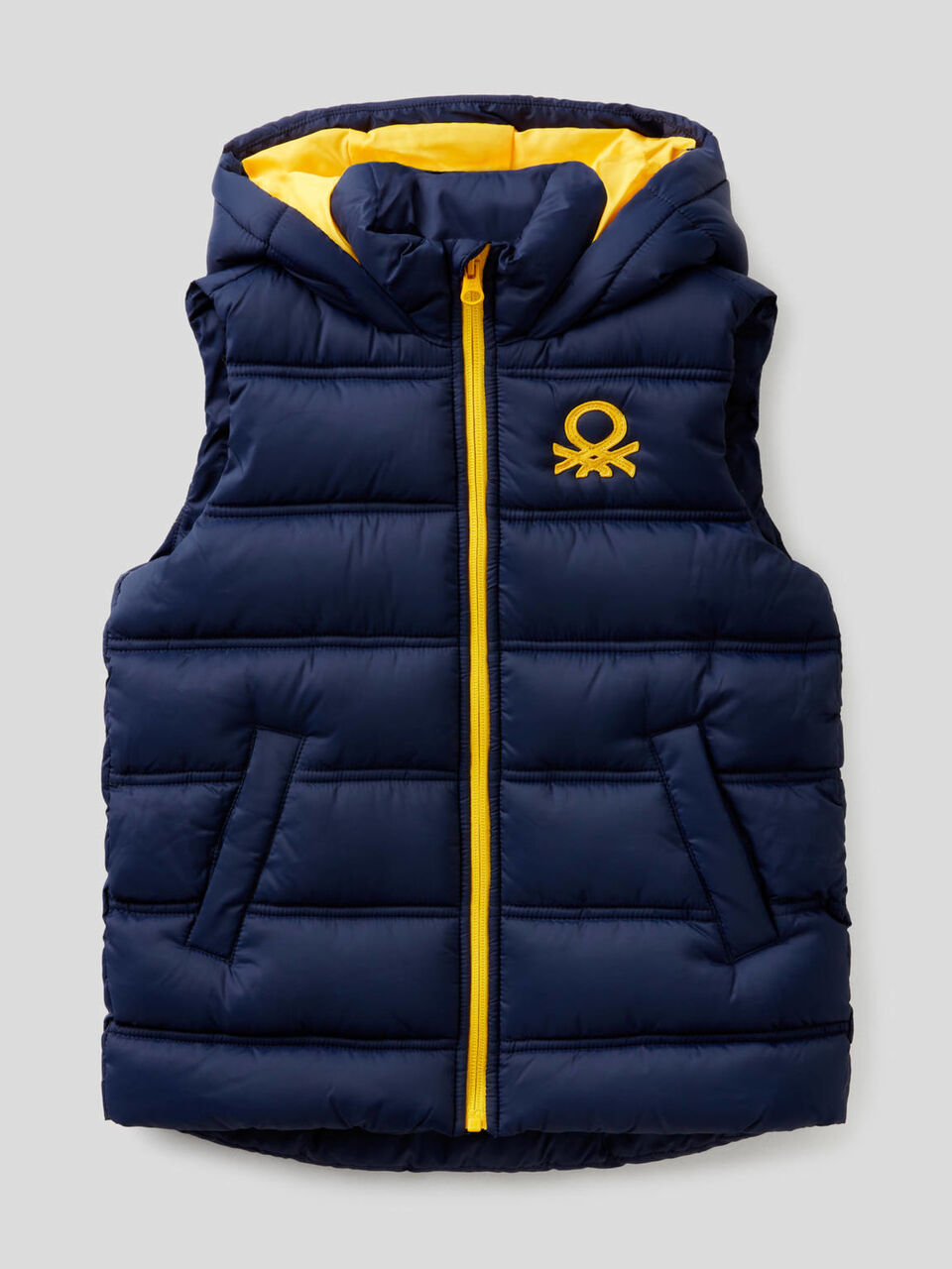 Sleeveless jacket with hood image number 1