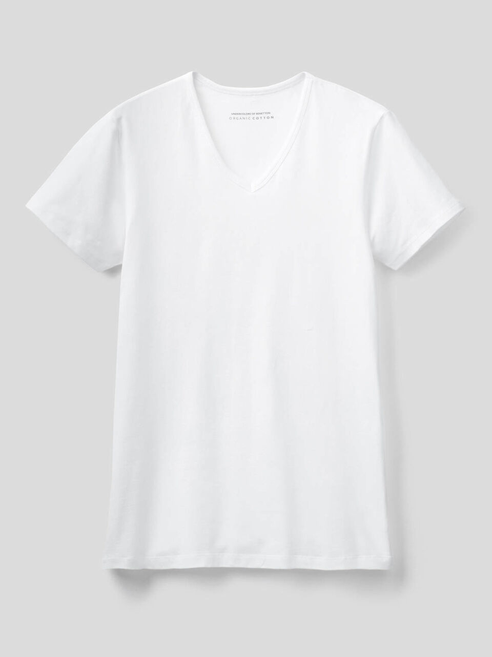 Basic t-shirt with V-neck image number 1