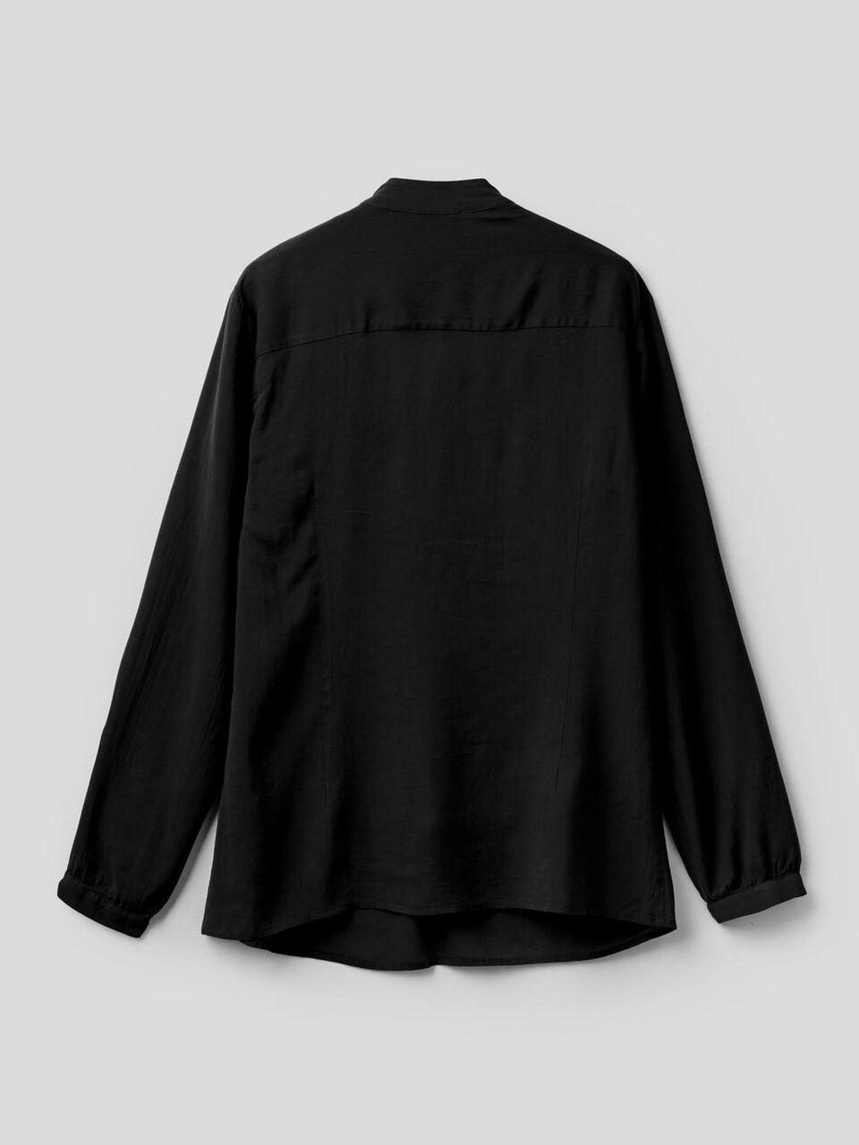 Flowy blouse with V-neck image number 2