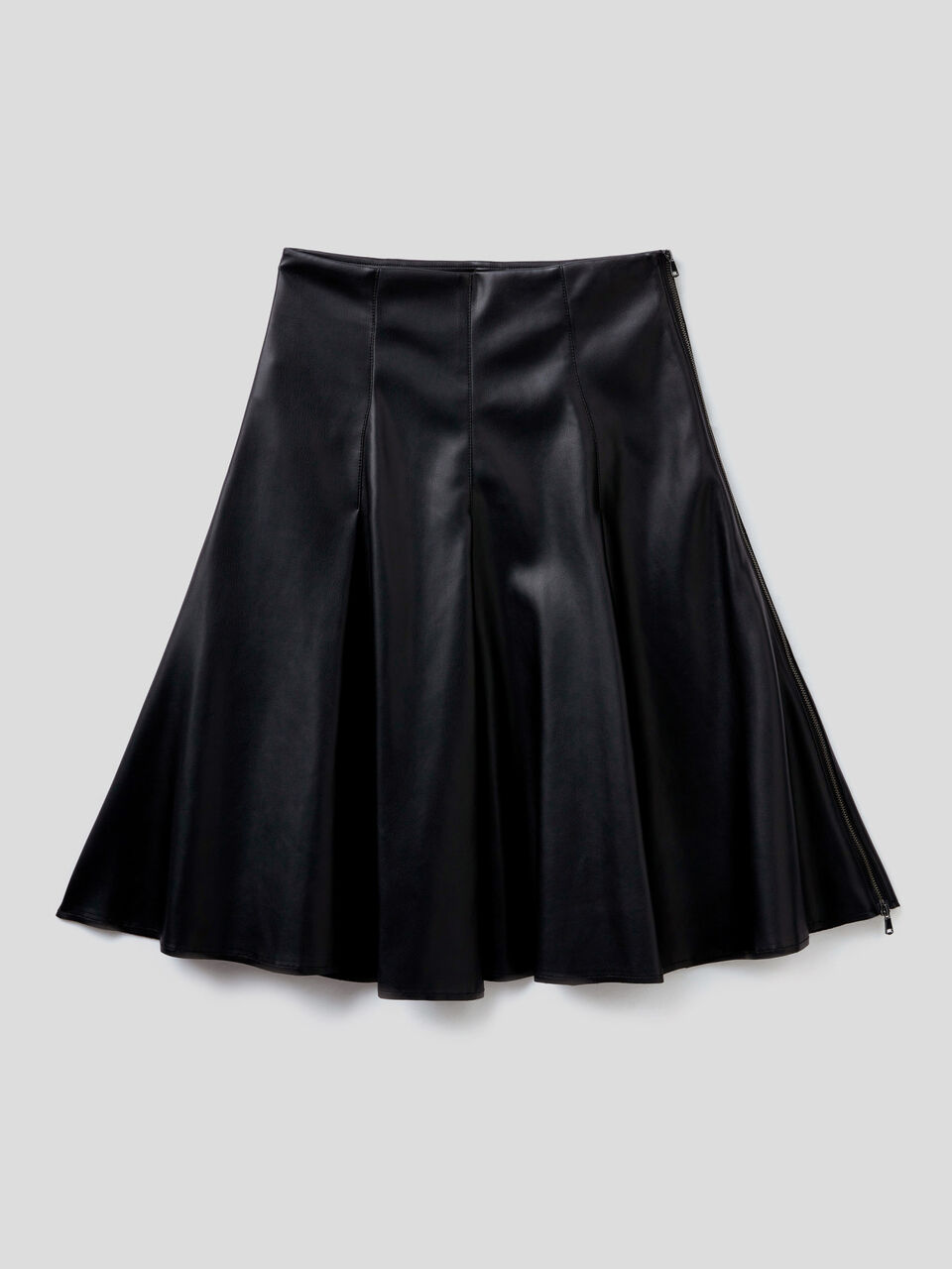 Skirt with pleats in imitation leather fabric image number 1
